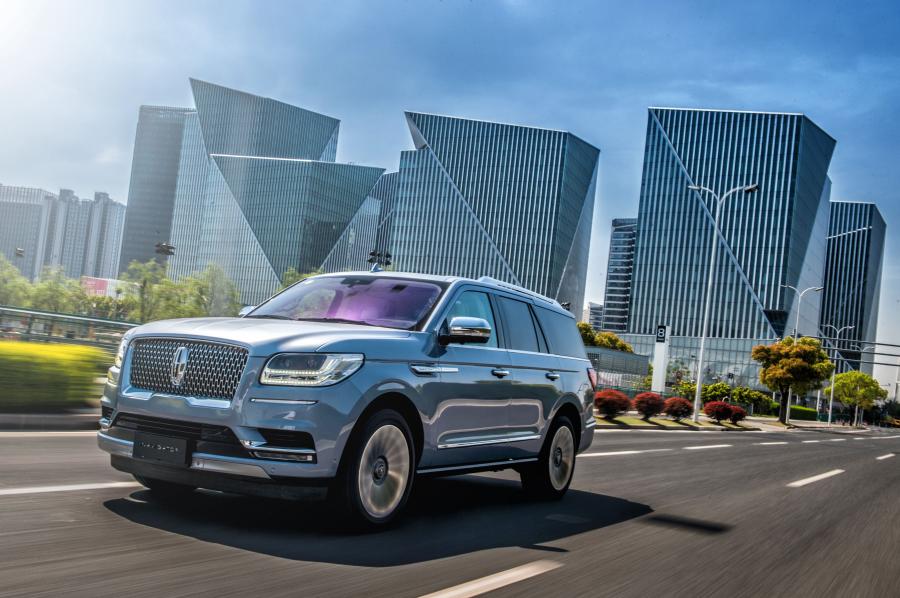  Lincoln Navigator Presidential 2017 года  (CN) (фото 9 из 40)